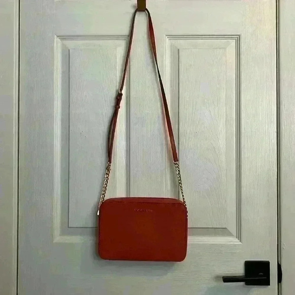 Michael Kors Medium Jet Set Saffiano crossbody bag with gold detail - Picture 9 of 13